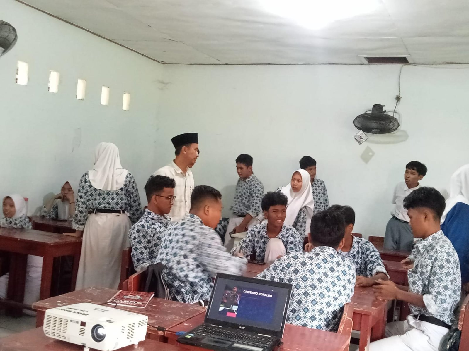 Furqhon Mengajar
